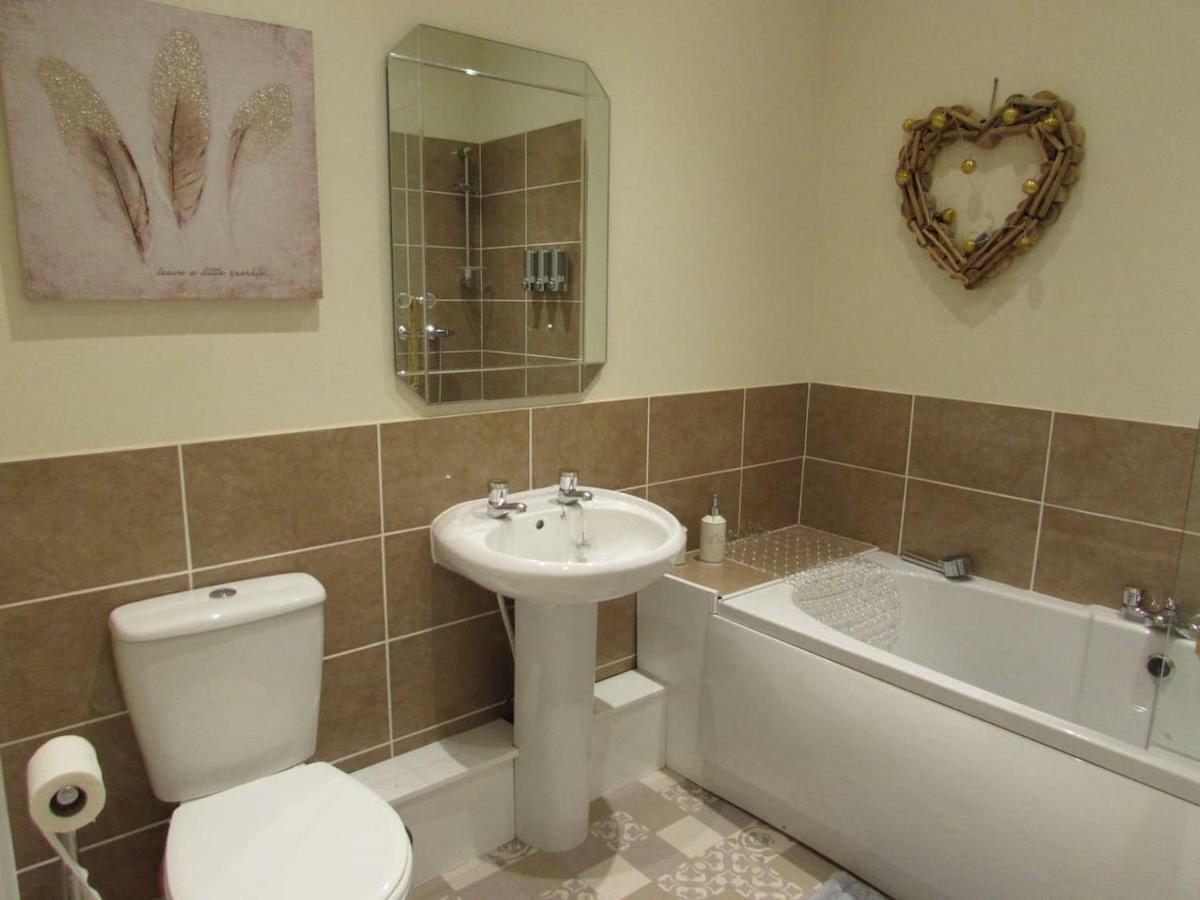 דרלינגטון Apartment 5 - Two Bedroom Luxury Apartment Close To Town, Mainline Rail & Theatre Stylish And Comfortable מראה חיצוני תמונה